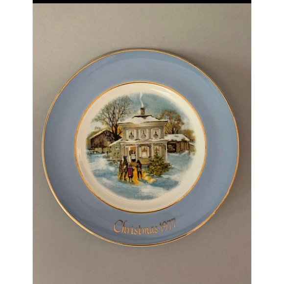 Christmas Plate Christmas 1977 Wedgwood Carollers In The Snow Blue Border Avon - Picture 2 of 8